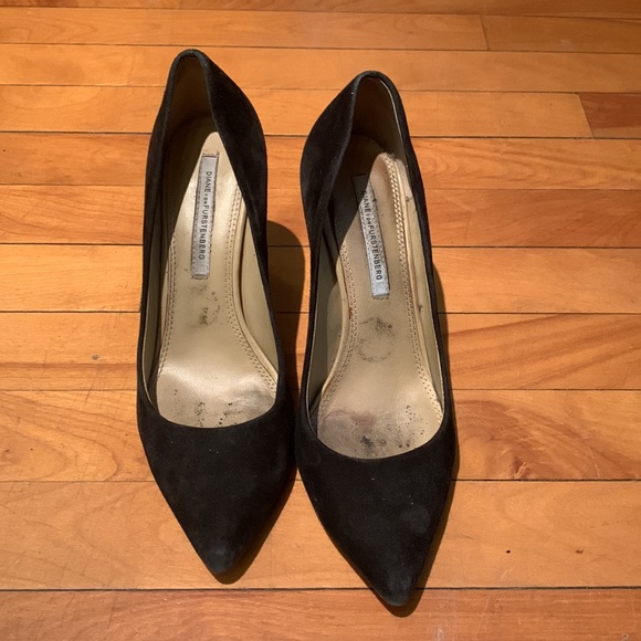 Diane von Furstenberg black suede pointed toe heels - Picture 8 of 10